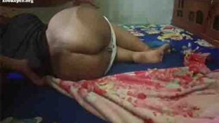 Bokep keponakan entotin bibi lagi tidur